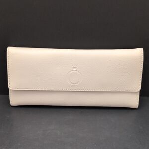 Pandora Unforgettable Moments Elegant Cream Leather Jewelry Clutch.